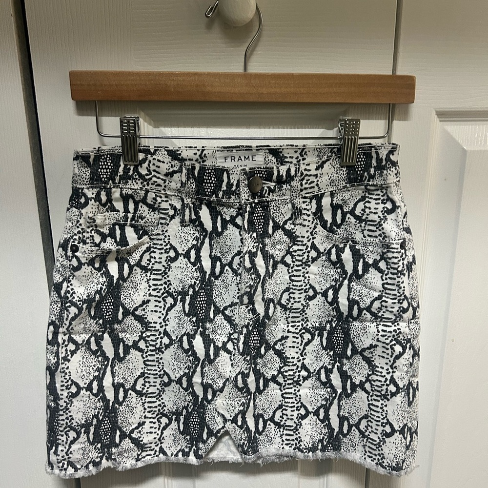 Frame Denim Monochrome Snake Print Mini Skirt